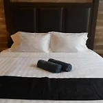 Romantic Log Cabin - Walk To Kl Tower, Klcc, Bukit Bintang